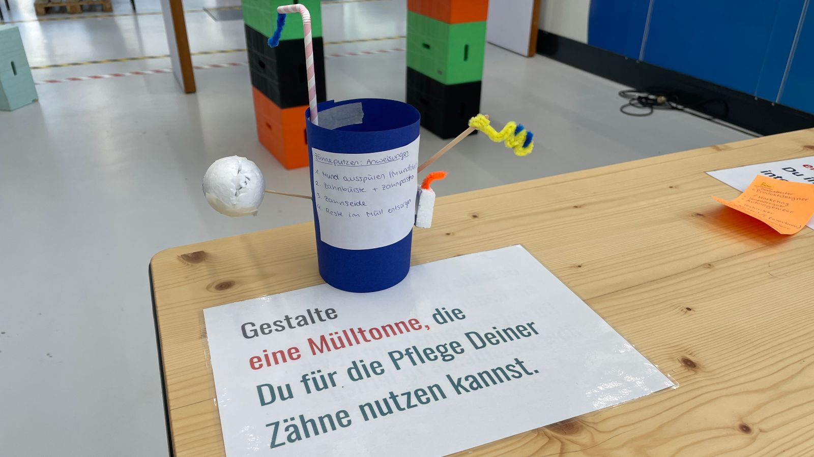 Das Bild zeigt einen gebastelten Prototypen zu der Aufgabe 